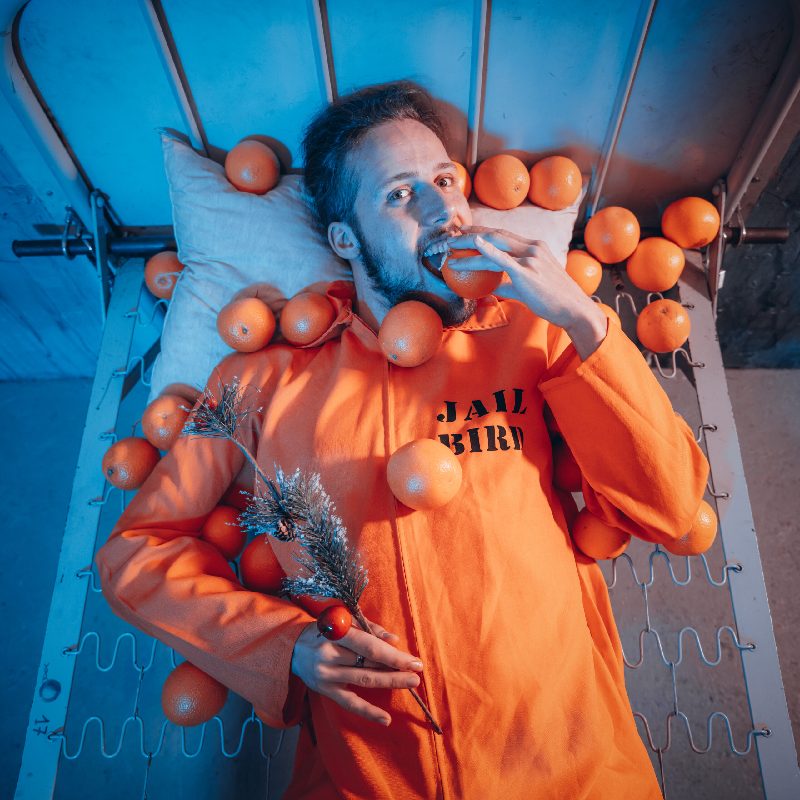 Prisonniers avec orange