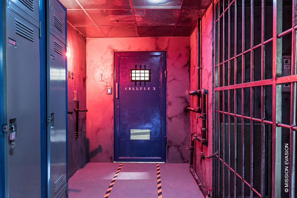 Salle d'Escape Game à Lyon - Porte de cellule de prison de la mission Excursion Carcérale